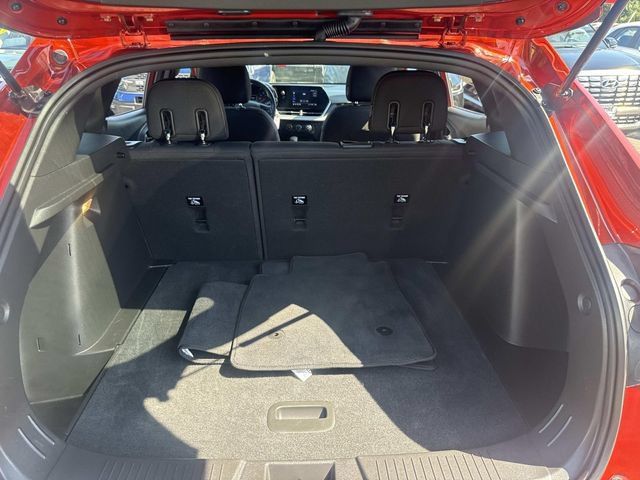 Used 2024 Chevrolet Trax RS w/ Sunroof Package FWD image 9