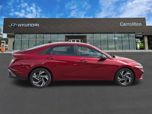 Certified 2025 Hyundai Elantra Sport FWD image 4