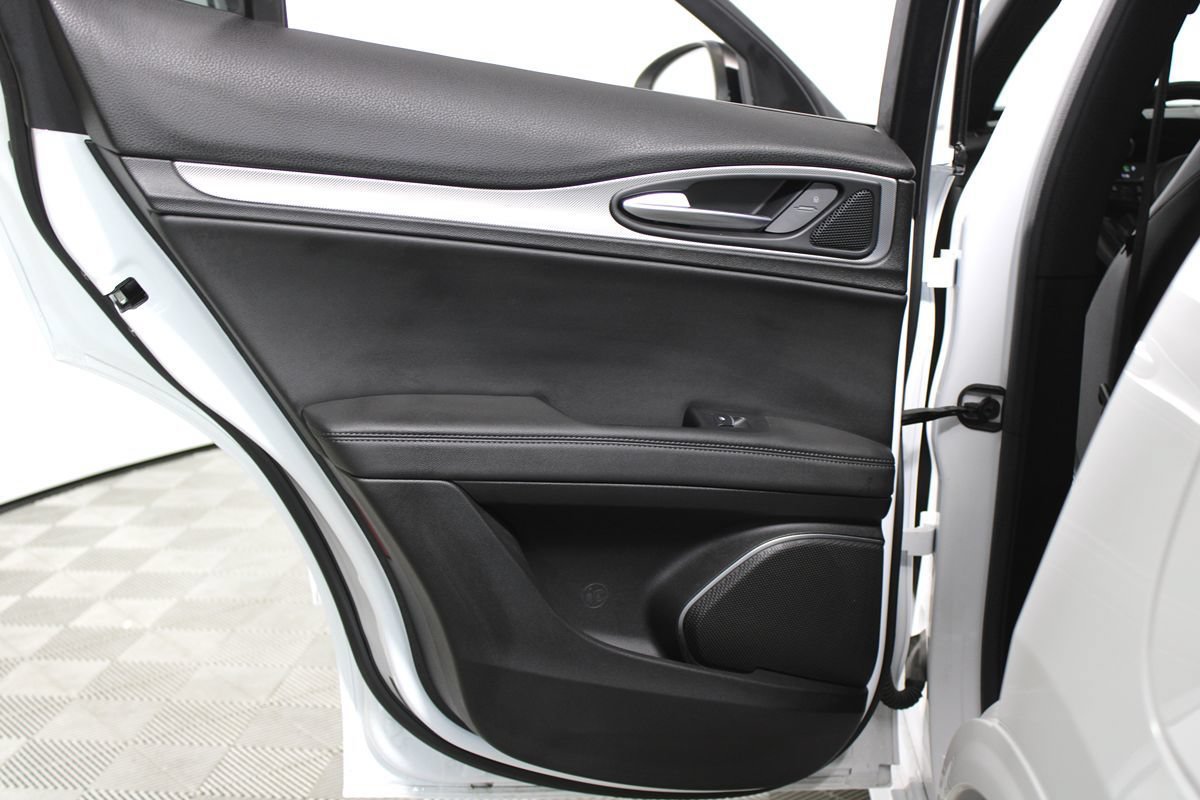 Used 2023 Alfa Romeo Stelvio Veloce AWD/4WD image 27