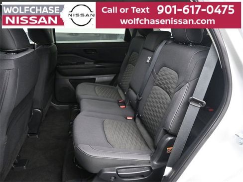 Used 2024 Nissan Pathfinder SV image 14