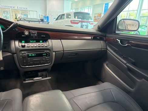 Used 2004 Cadillac De Ville w/ Equipment Group FWD image 24