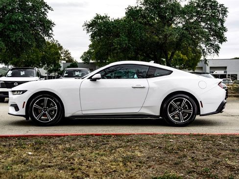Used 2024 Ford Mustang EcoBoost image 8