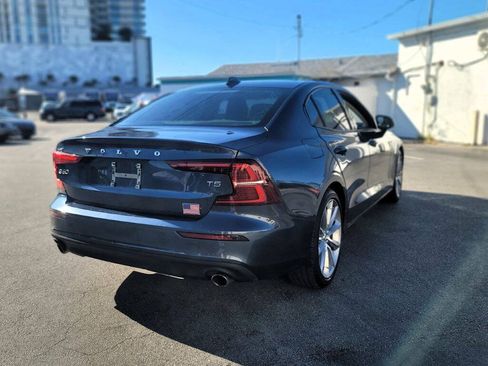 Used 2019 Volvo S60 T5 Momentum w/ Premium Package FWD image 5
