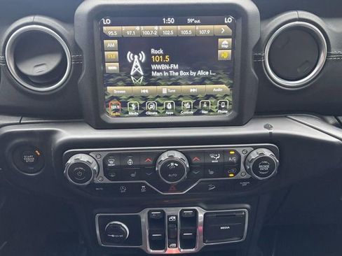 Used 2018 Jeep Wrangler Unlimited Sahara AWD/4WD image 23