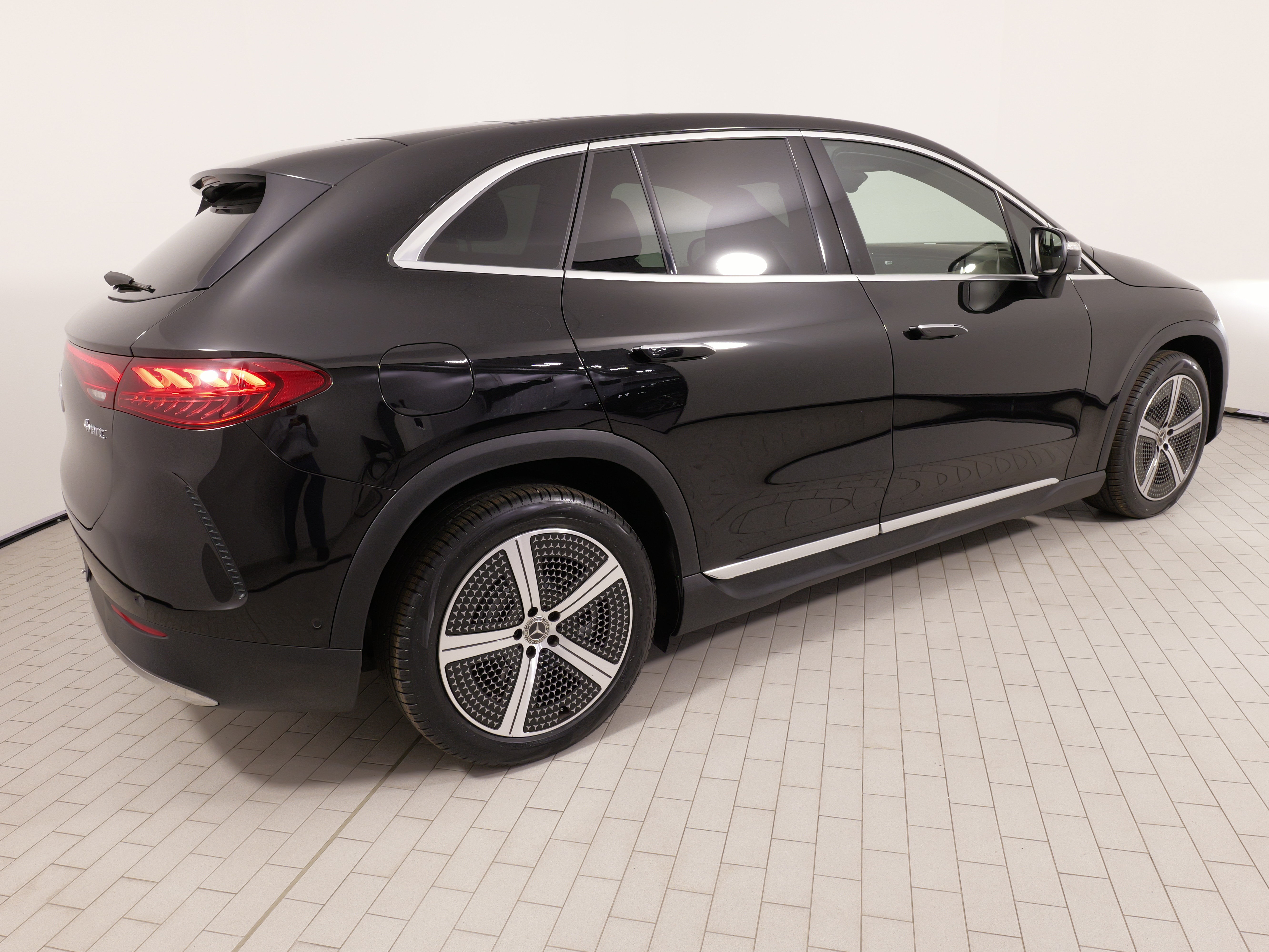 Used 2023 Mercedes-Benz EQE 350+ 4MATIC SUV image 11