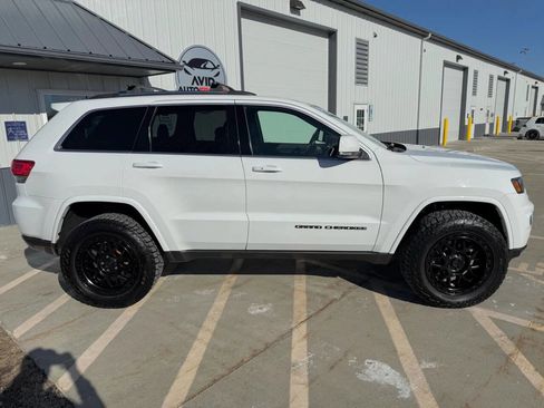 Used 2018 Jeep Grand Cherokee Limited image 9