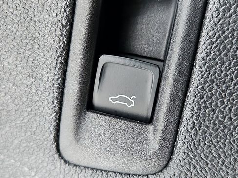 Certified 2024 Volkswagen Atlas Cross Sport SEL R-Line image 27