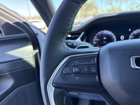 Used 2025 Jeep Grand Cherokee Altitude image 15