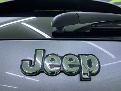 Used 2017 Jeep Cherokee Overland w/ Technology Group image 13