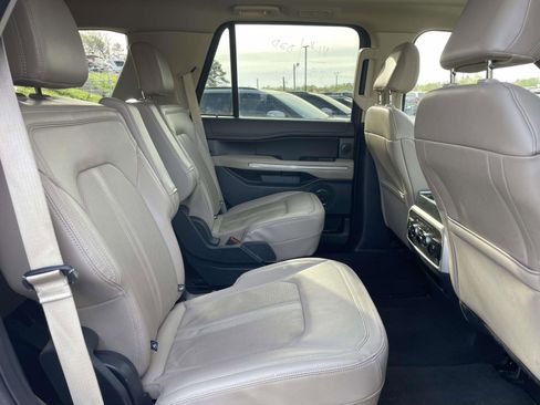 Used 2023 Ford Expedition Limited image 13