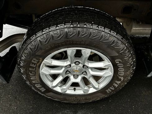 Used 2023 Chevrolet Silverado 1500 LT AWD/4WD image 17