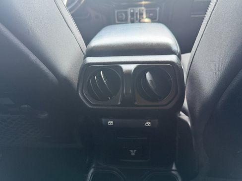 Used 2019 Jeep Wrangler Unlimited Rubicon AWD/4WD image 17