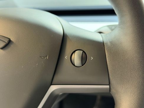 Used 2023 Tesla Model Y Performance AWD/4WD image 26