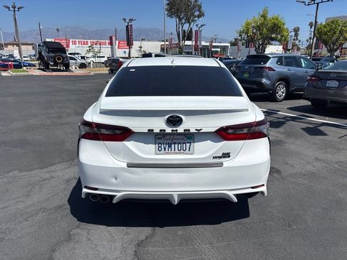 Used 2021 Toyota Camry SE FWD image 5