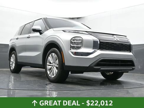 Used 2025 Mitsubishi Outlander ES image 46