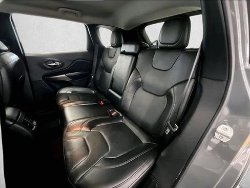Used 2020 Jeep Cherokee Limited FWD image 28