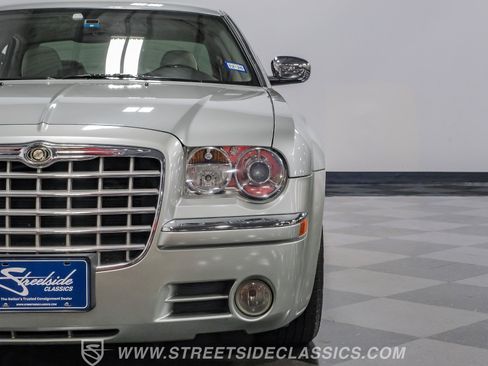Used 2005 Chrysler 300 C w/ Navigation & Sound Group II RWD image 20