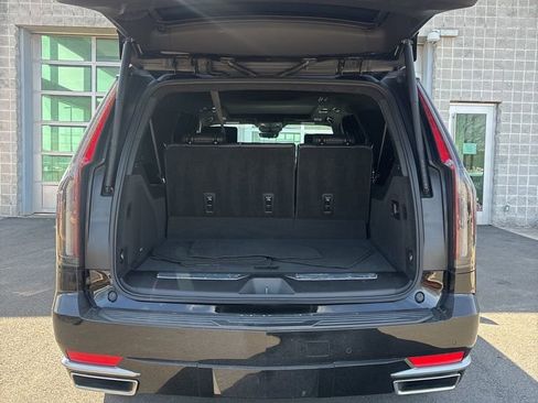 Used 2022 Cadillac Escalade ESV Premium Luxury Platinum image 9