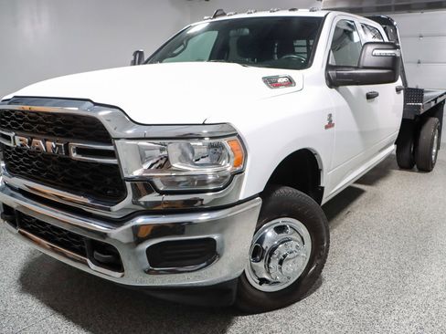 Used 2024 RAM 3500 Tradesman w/ Chrome Appearance Group image 30