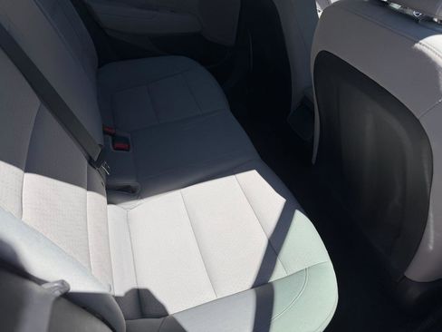 Used 2017 Hyundai Elantra SE image 15