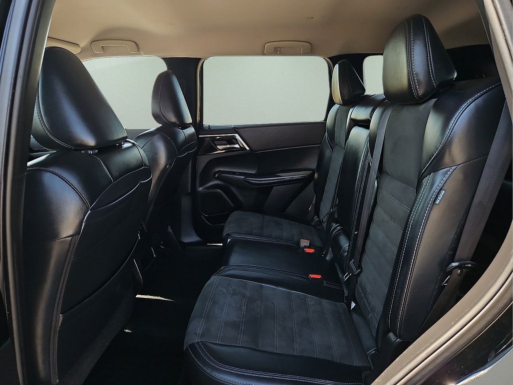 Used 2024 Mitsubishi Outlander AWD image 13