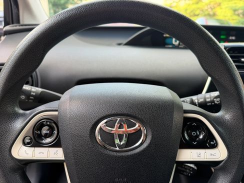 Used 2018 Toyota Prius Two w/ Prius Two Safety Plus Package FWD image 21