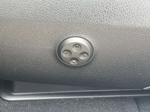 Used 2025 Mercedes-Benz GLC 300 image 20