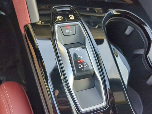 Used 2025 Audi SQ5 Prestige w/ Prestige Package image 27