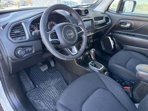 Used 2023 Jeep Renegade Latitude AWD/4WD image 19