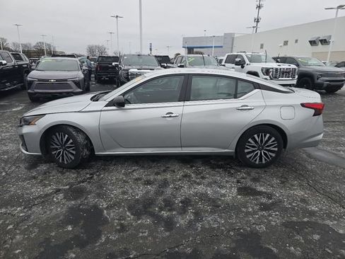 Used 2024 Nissan Altima 2.5 SV image 16