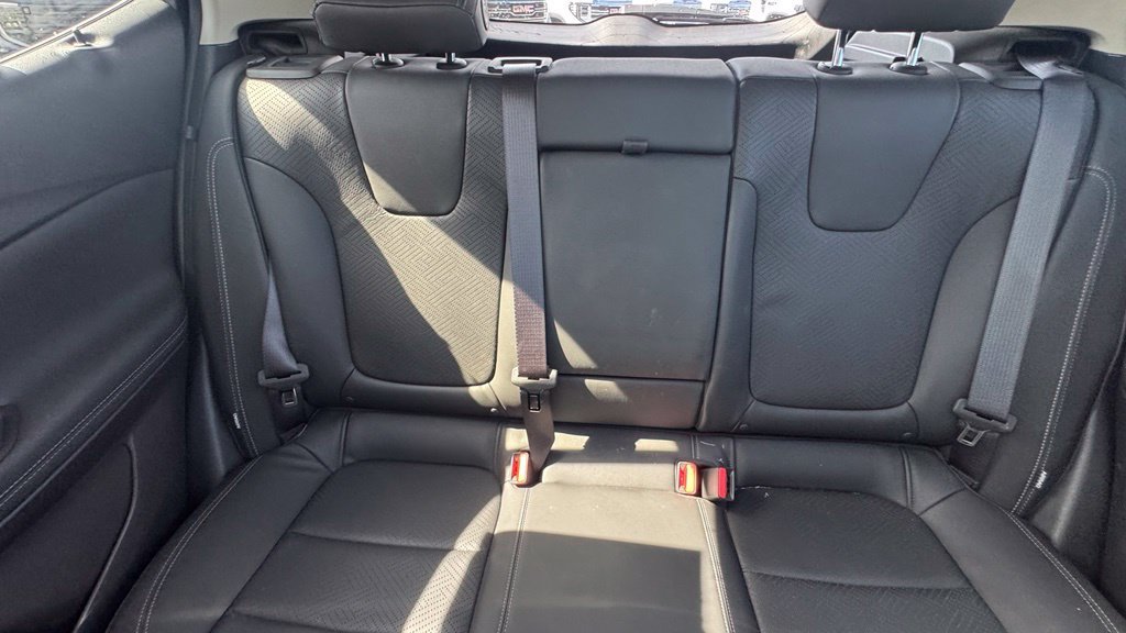 Used 2023 Buick Encore GX Essence w/ Experience Buick Package FWD image 24