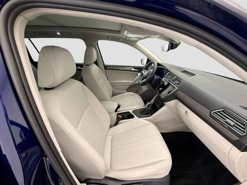 Certified 2023 Volkswagen Tiguan SE w/ Panoramic Sunroof Package image 18
