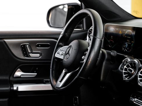 Used 2021 Mercedes-Benz GLB 250 w/ Premium Package image 15