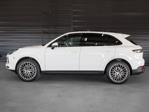 Certified 2023 Porsche Cayenne Platinum Edition AWD/4WD image 2
