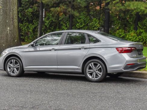 Used 2024 Volkswagen Jetta SE FWD image 5