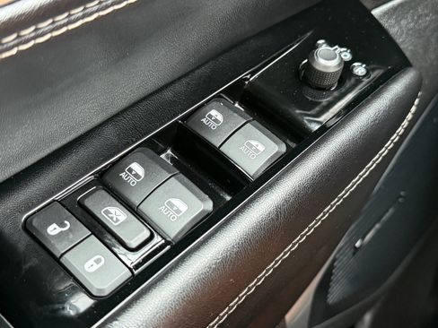Used 2024 Jeep Wagoneer Series III AWD/4WD image 16