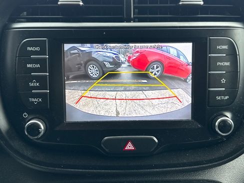 Used 2020 Kia Soul LX FWD image 18