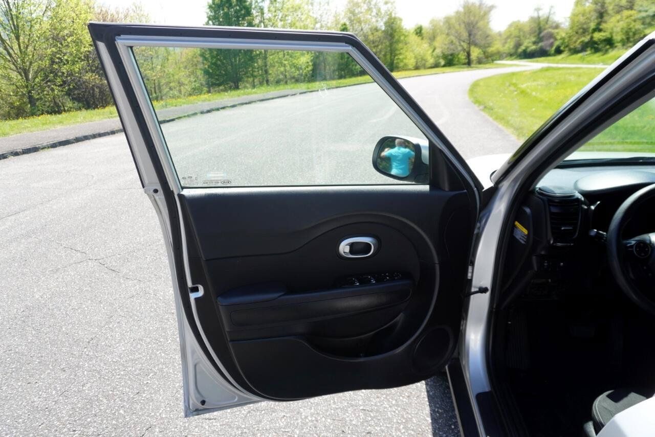Used 2019 Kia Soul + FWD image 14