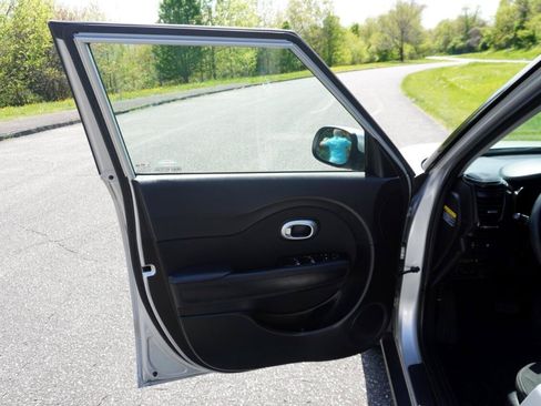 Used 2019 Kia Soul + FWD image 14