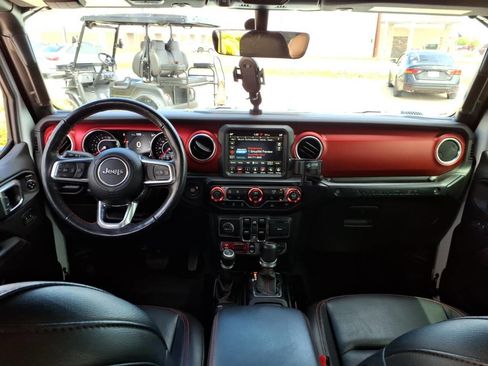 Used 2022 Jeep Wrangler Unlimited Rubicon w/ LED Lighting Group AWD/4WD image 5