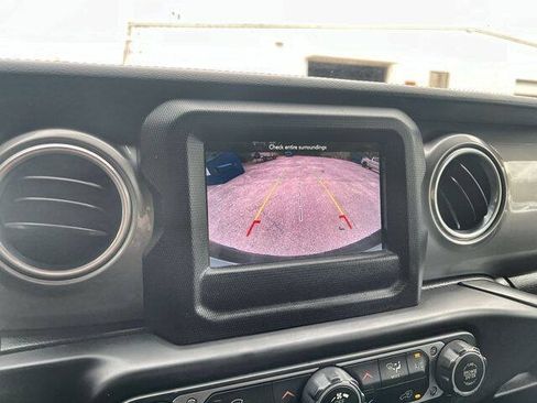 Used 2018 Jeep Wrangler Unlimited Sahara AWD/4WD image 14