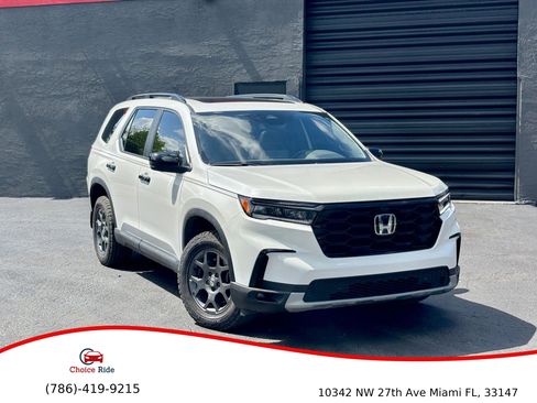 Used 2025 Honda Pilot TrailSport image 1