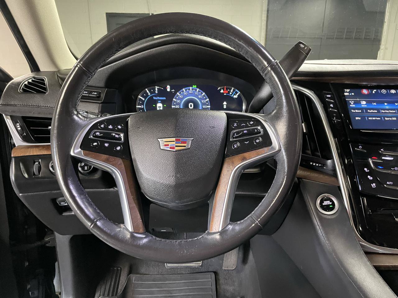 Used 2019 Cadillac Escalade Premium Luxury AWD/4WD image 32