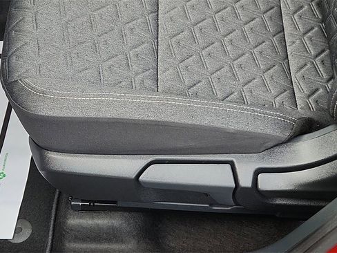 Used 2025 Nissan Kicks SV image 16