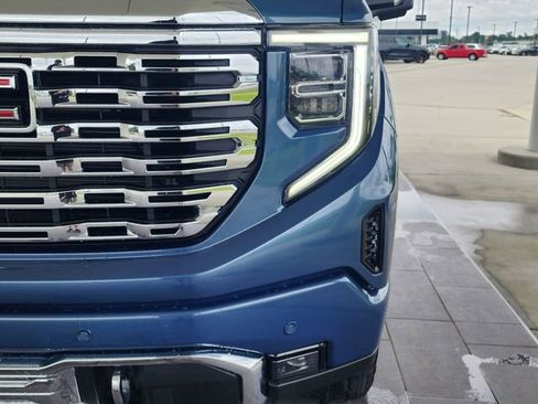 Used 2024 GMC Sierra 1500 Denali w/ Technology Package AWD/4WD image 2