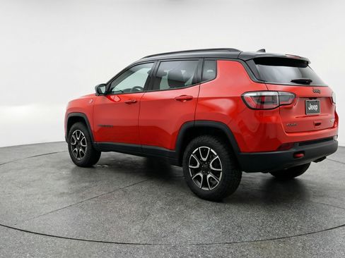 Used 2025 Jeep Compass Trailhawk AWD/4WD image 6