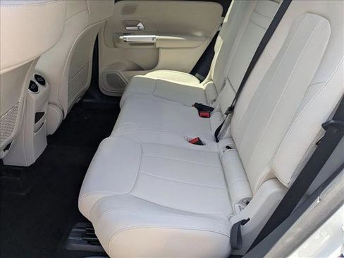 Used 2025 Mercedes-Benz GLB 250 image 13