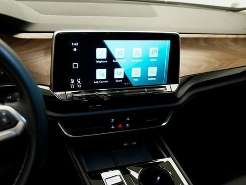 Used 2024 Volkswagen Atlas SE image 17