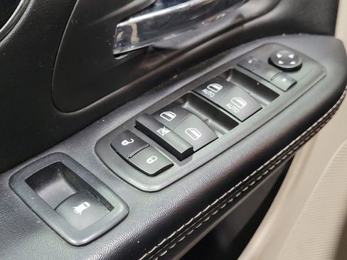 Used 2019 Dodge Grand Caravan SXT image 27