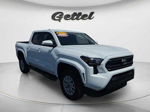 Used 2024 Toyota Tacoma SR5 image 3
